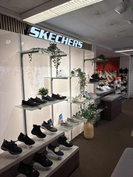 DK Shoes Brønderslev ApS har fået nye Skechers til herre og dame