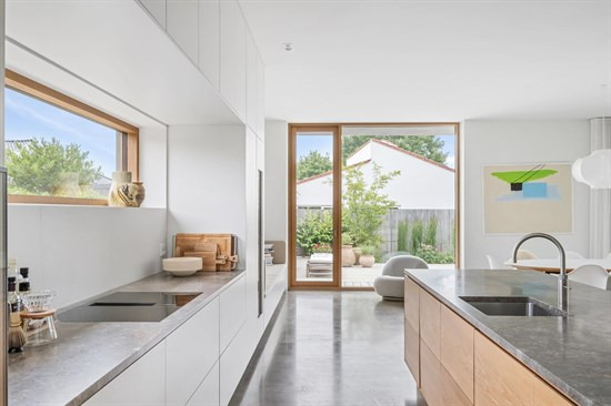 Netop kommet til salg: Åkrogs Strandvej 37C en af Risskovs dyreste adresser