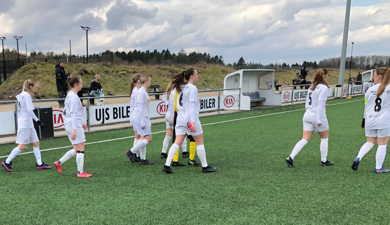 Team Viborg-pigerne lider sent nederlag: “Fodbold når det er værst“