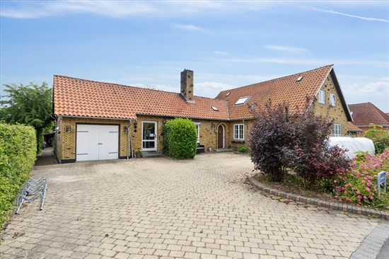 Top 6 over dyreste boliger til salg i Karise. Priser op til 9.750.000 kr