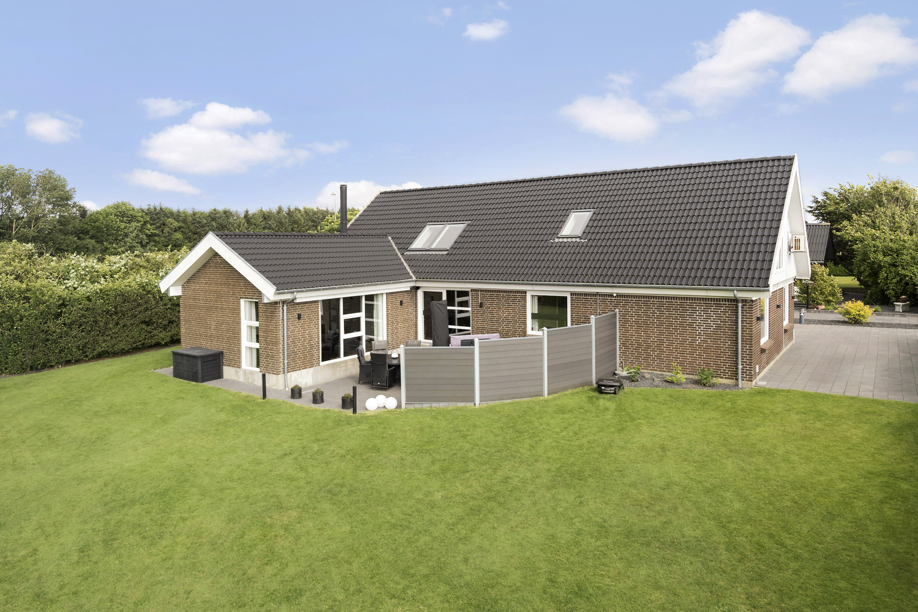 Velholdt moderne villa i børnevenlig kvarter