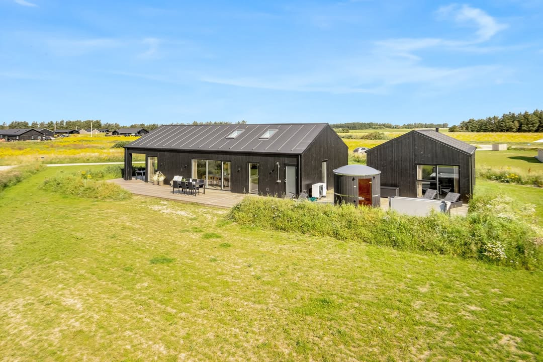 Mæglerhuset Vestkysten I/S annoncerer ny pris på luksuriøst sommerhus i Løkken