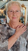 Smykkedesigner Helga Winther: Unik finger ring med personlige detaljer til Bodil