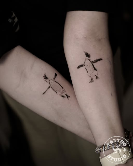 Tattoo Studio 96 Aarhus præsenterer matchende pingvin-tatoveringer