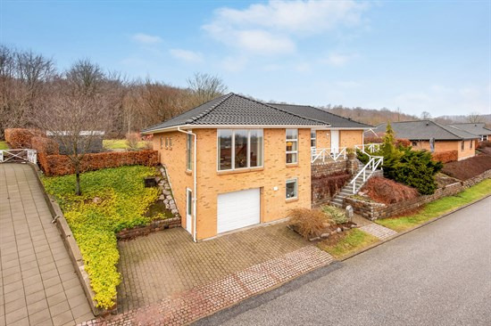 Skovbakken 75 og 4 andre boliger er kommet til salg denne uge i Aabenraa - se boligerne her.