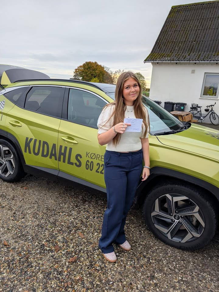 Kudahls Køreskole ønsker Sofie tillykke med kørekortet
