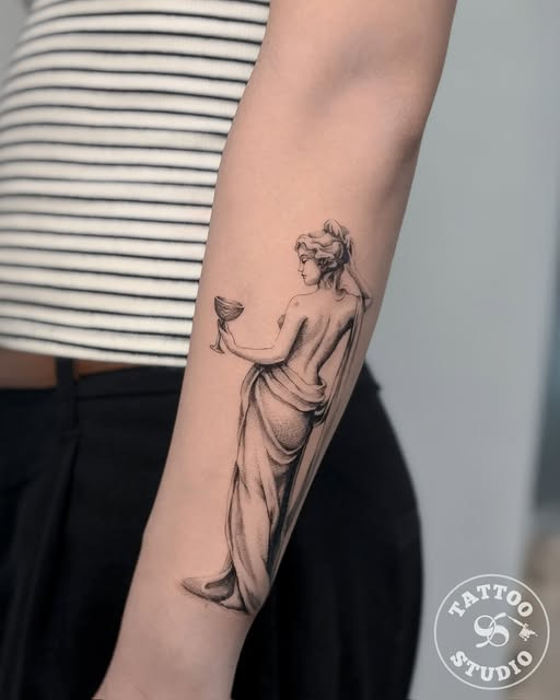 Tattoo Studio 96 Aalborg præsenterer kunstinspireret Fine Line-tatovering lavet af Alberte