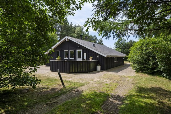 Blomstervangen 72 og 1 anden boliger er kommet til salg denne uge i Oksbøl - se boligerne her.