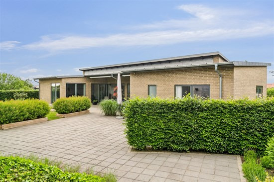 Top 6 over dyreste boliger til salg i Viby J. Priser op til 15.995.000 kr