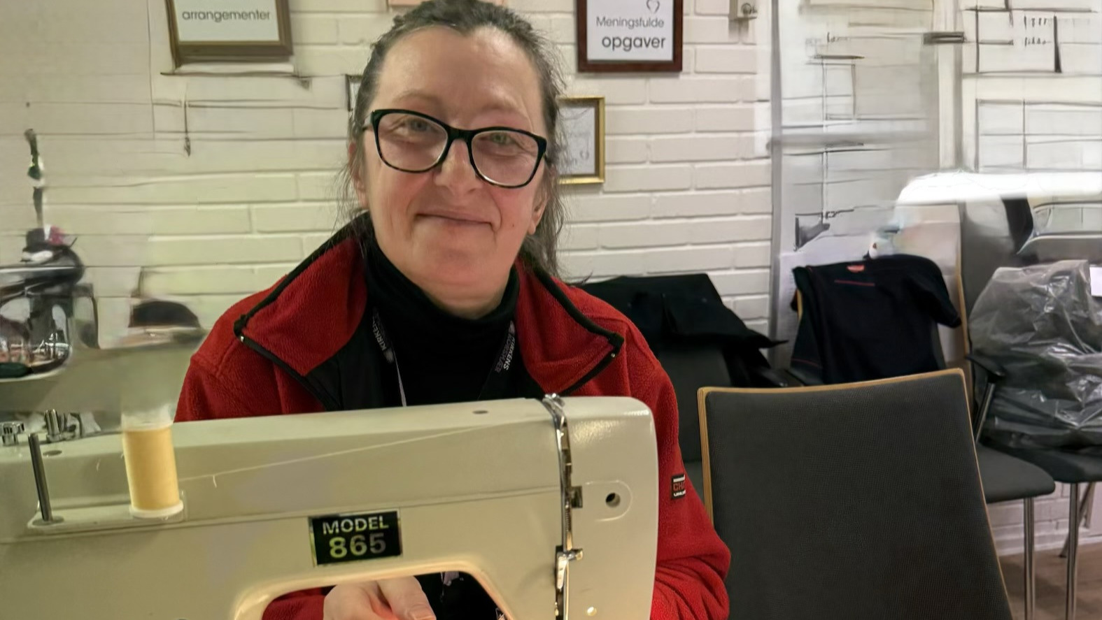 Velkommen til Anzhelika  I Kirkens Korshærs genbrugsbutik 