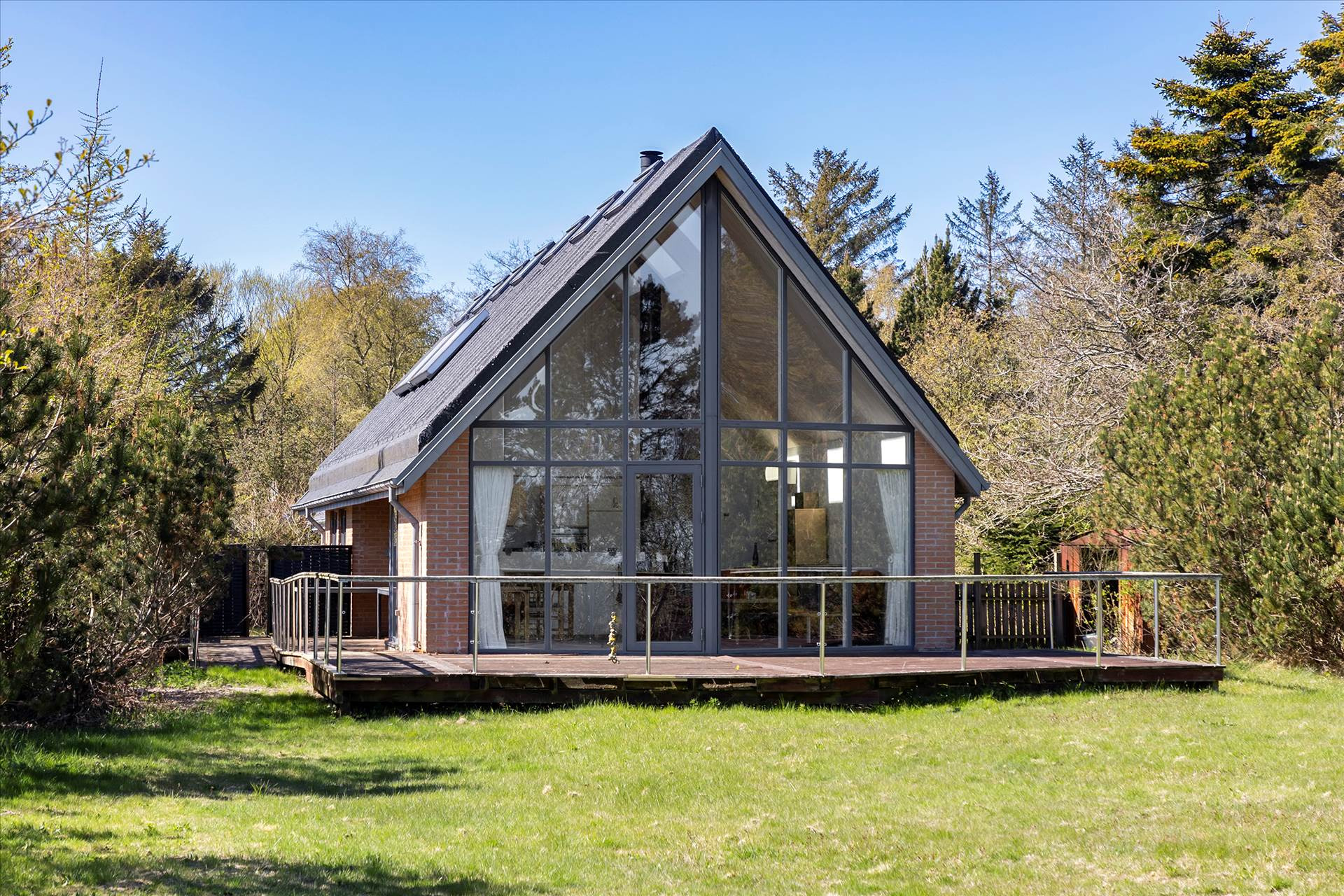 Frejasvej 9A og 1 anden boliger er kommet til salg denne uge i Thyholm - se boligerne her.