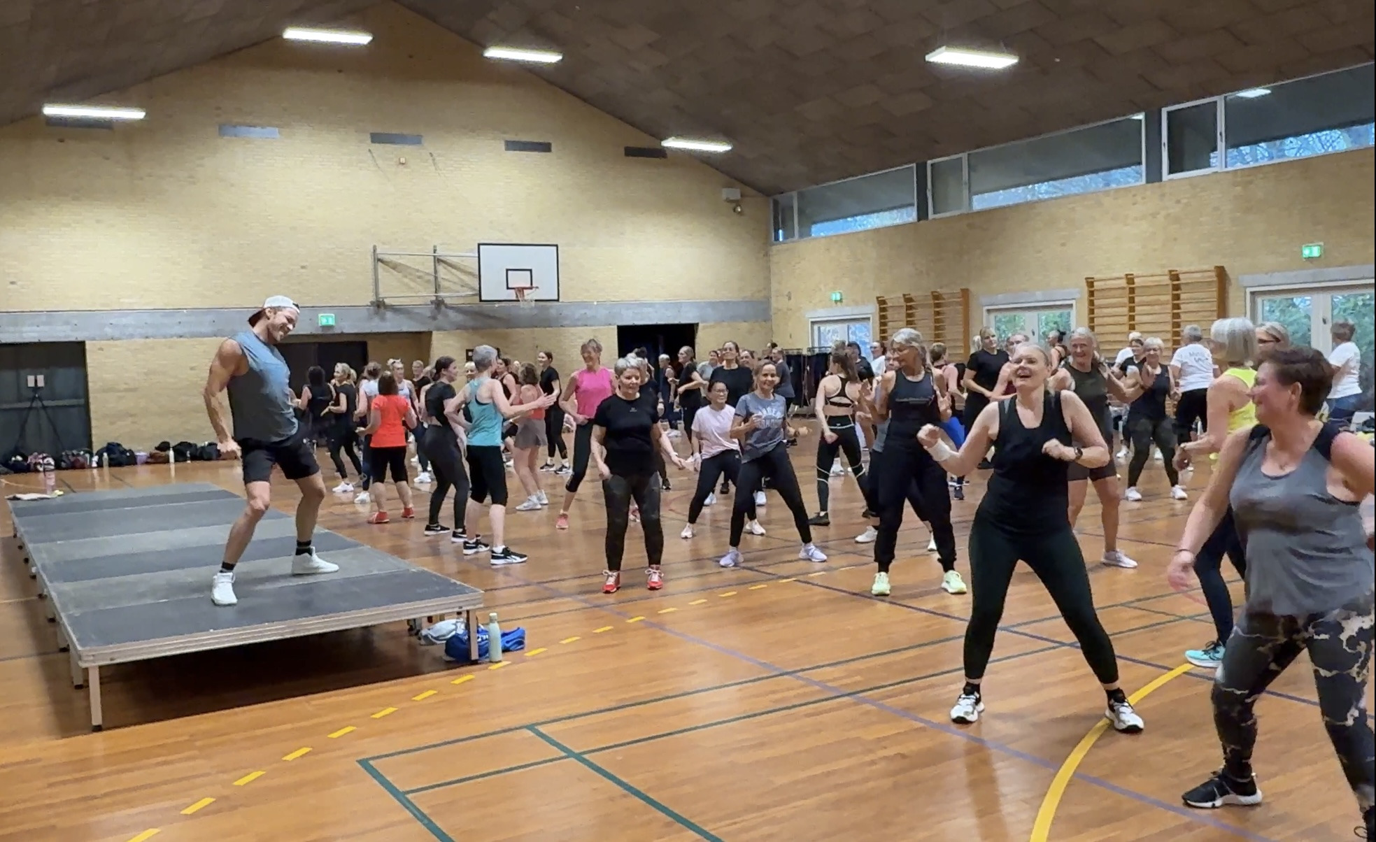 Dans, glæde og fællesskab hos DanceSmileAndBeHappy