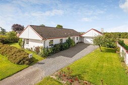 Agervej 7 og 1 anden boliger er kommet til salg denne uge i Jelling - se boligerne her.