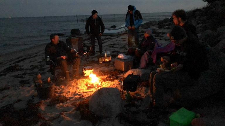 Langelands Dykkerklub inviterer til natlige undervandseventyr og madlavning over bål