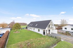 Drømmer du om luksus? For 2,1  mio. kroner er Birkemosevej 29 kommet til salg - Se den og de dyreste boliger til salg her