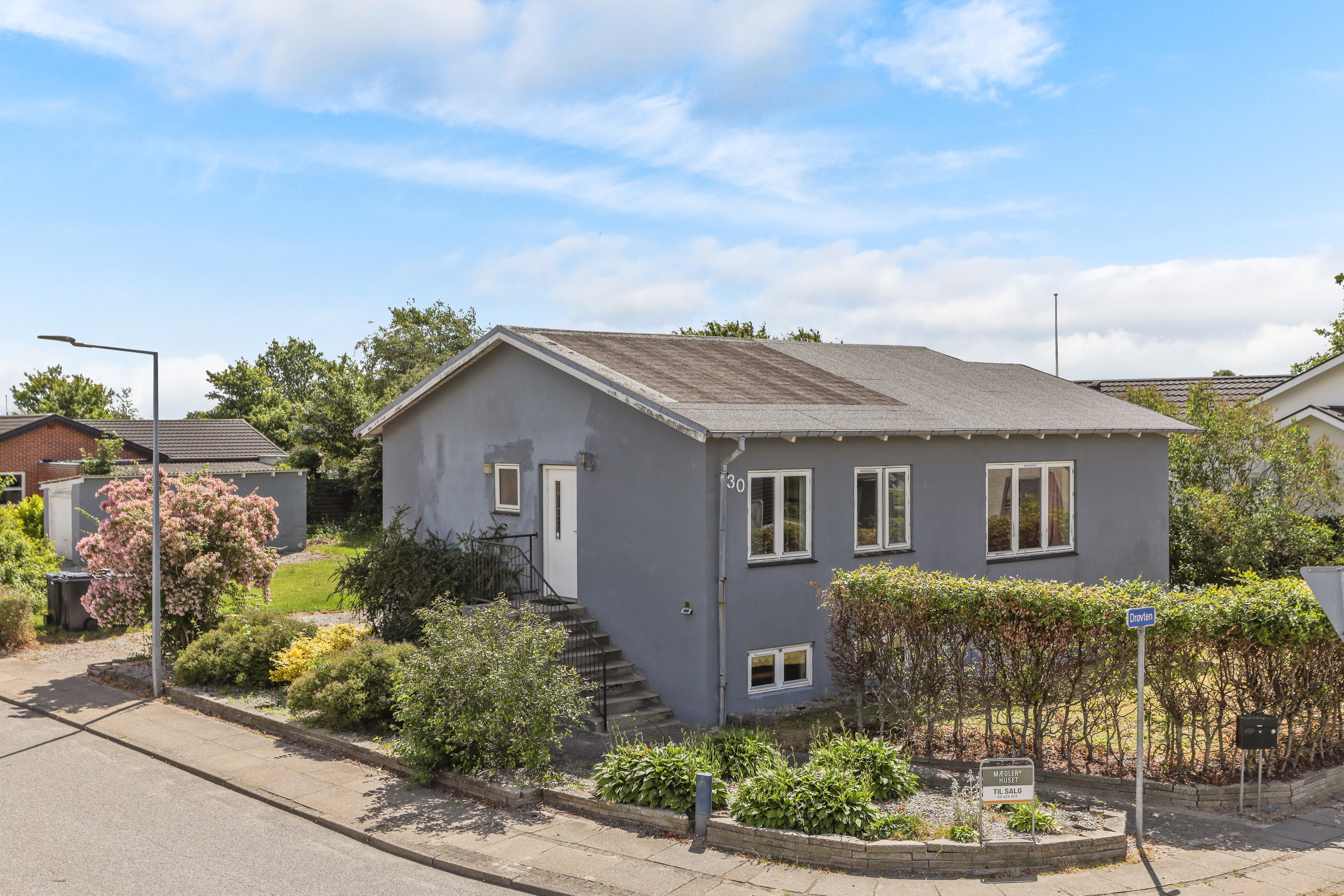 Villa med attraktiv beliggenhed og stort potentiale