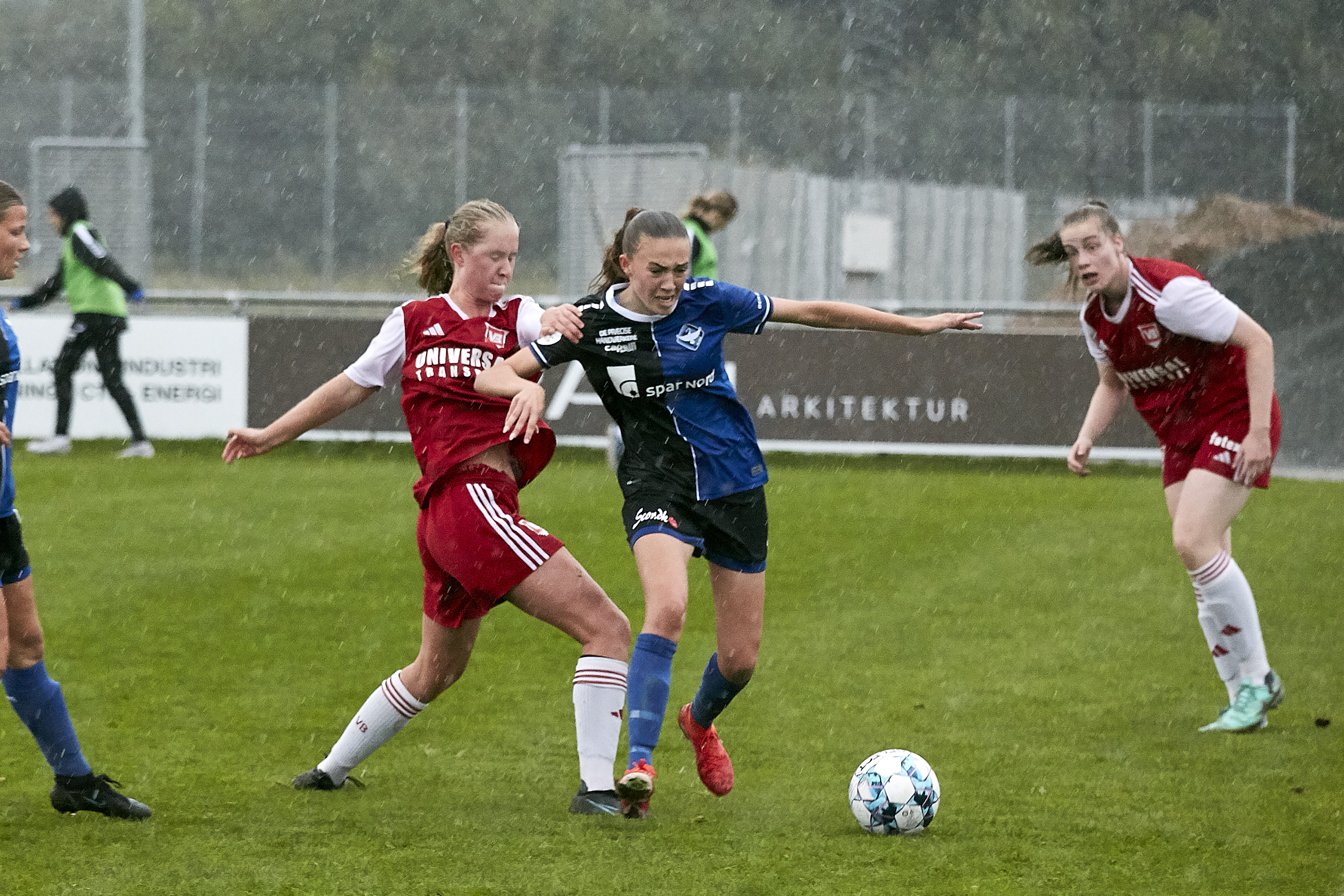 Trods stort nederlag til HB Køge: Vejle Boldklub blomstrer i fællesskab og fighterånd