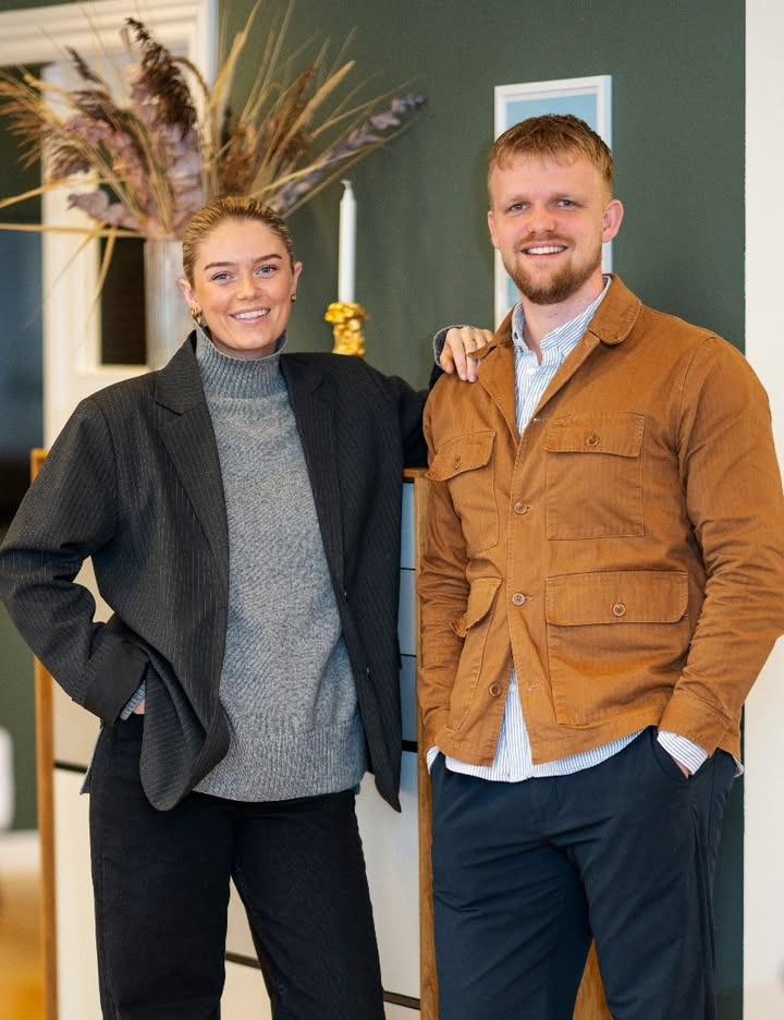 Mæglerhuset Sæby fejrer Anna og Christians nye titler som ejendomsmæglere