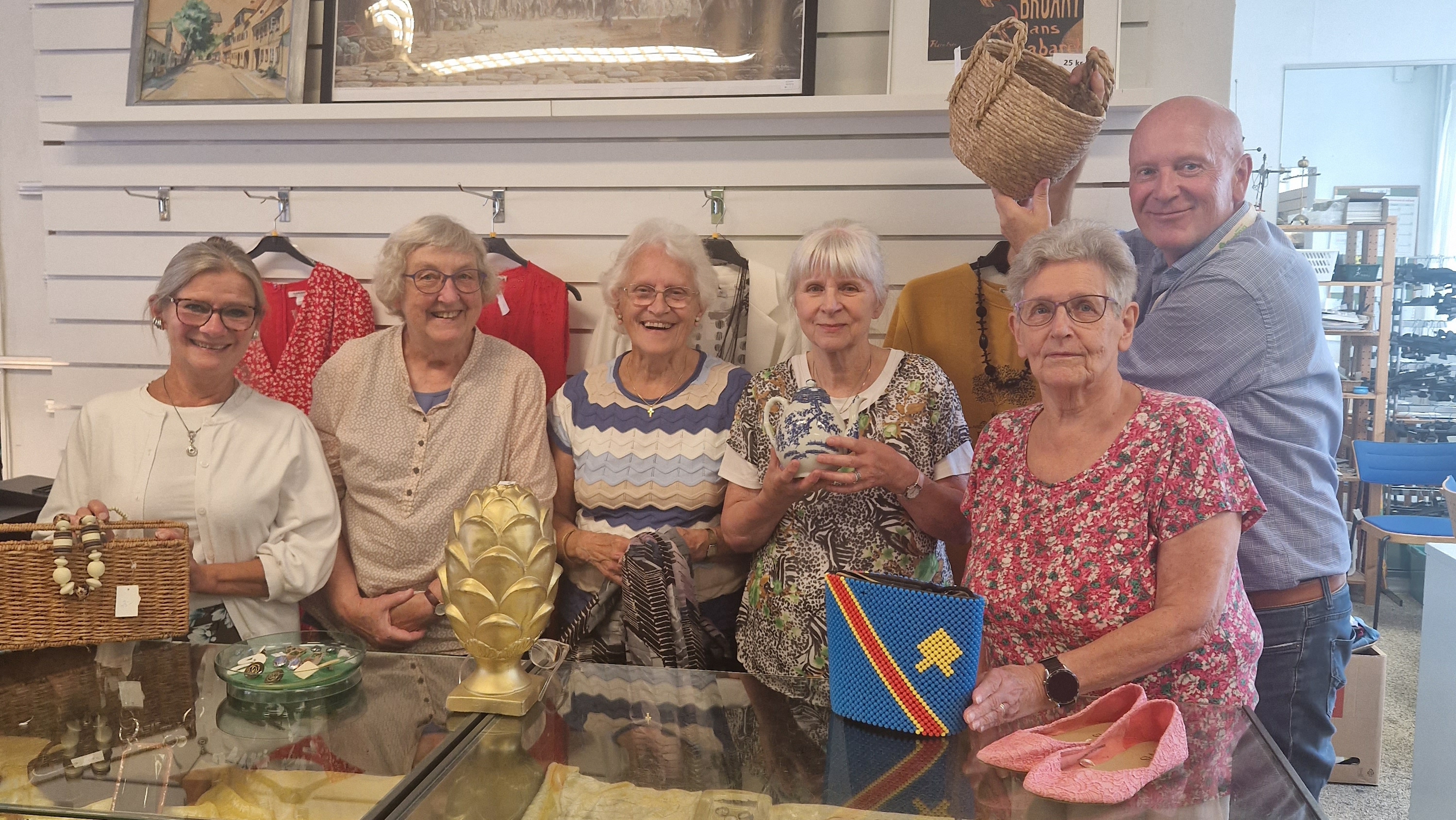Genbrugsbutik åbner dørene for flere frivillige