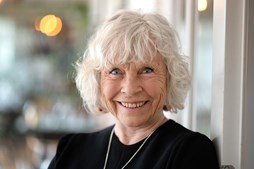 Elsebeth Dissing præsenterer 'Friheden flyver' i Skørping