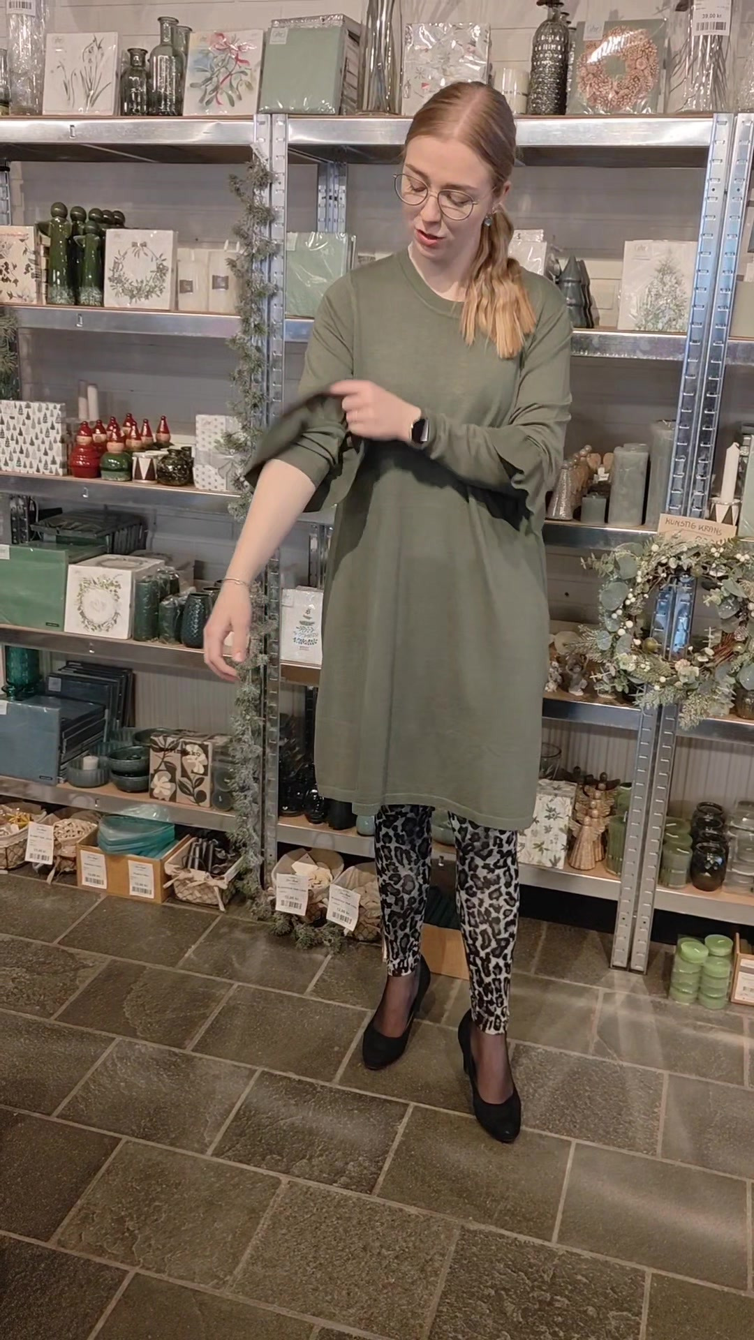 Elins Butik præsenterer stylingtips til strikkjole og leo leggings til hverdag og fest