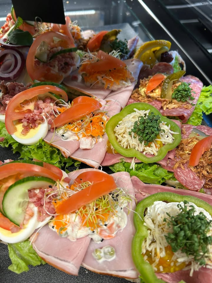 Min Købmand i Asp frister med landgangsbrød og stjernesandwich denne weekend
