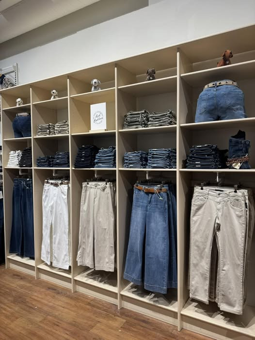 Skott Aalborg præsenterer de populære Red Button bukser - nu til kun 600 kr.