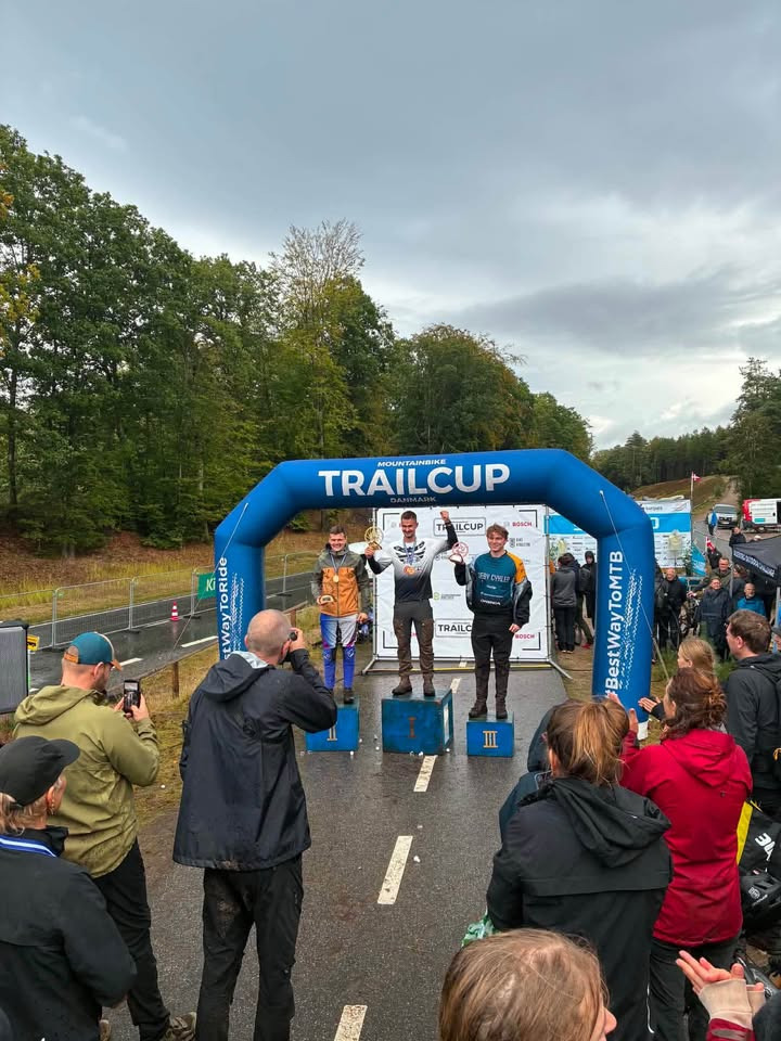 Sæby cykler fejrer fire podiepladser for E-mtb-holdet