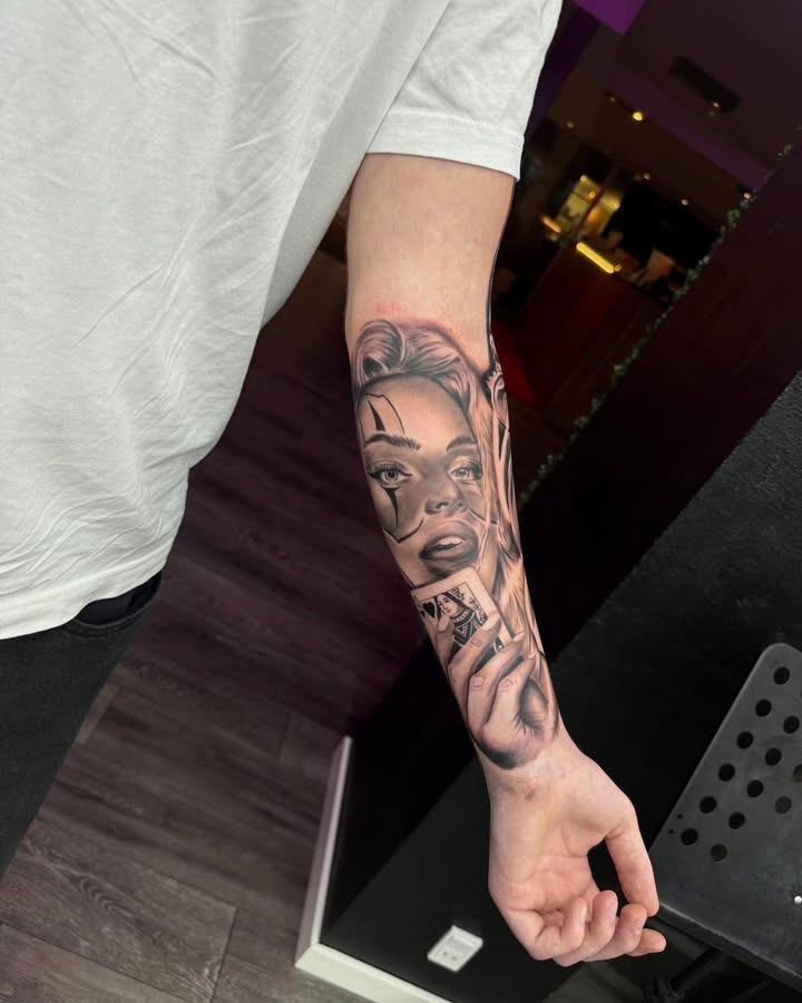 Mr. & Mrs. Tattoo tilbyder ledig tid med Mateusz til en skarp pris torsdag