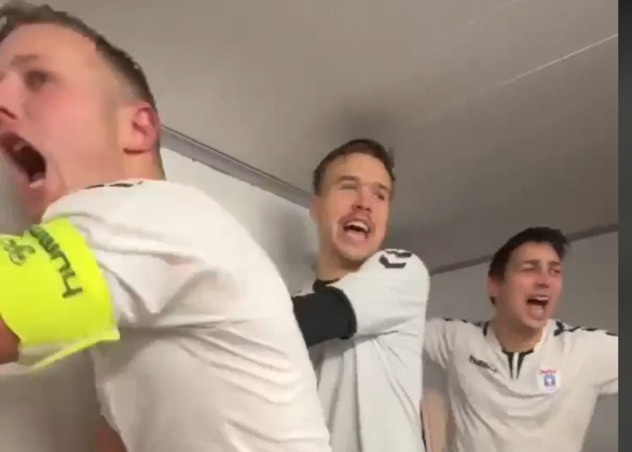 De Hviie sikrede sig en playoff-kamp efter Nat-hattrick - Muligheden for oprykning lever