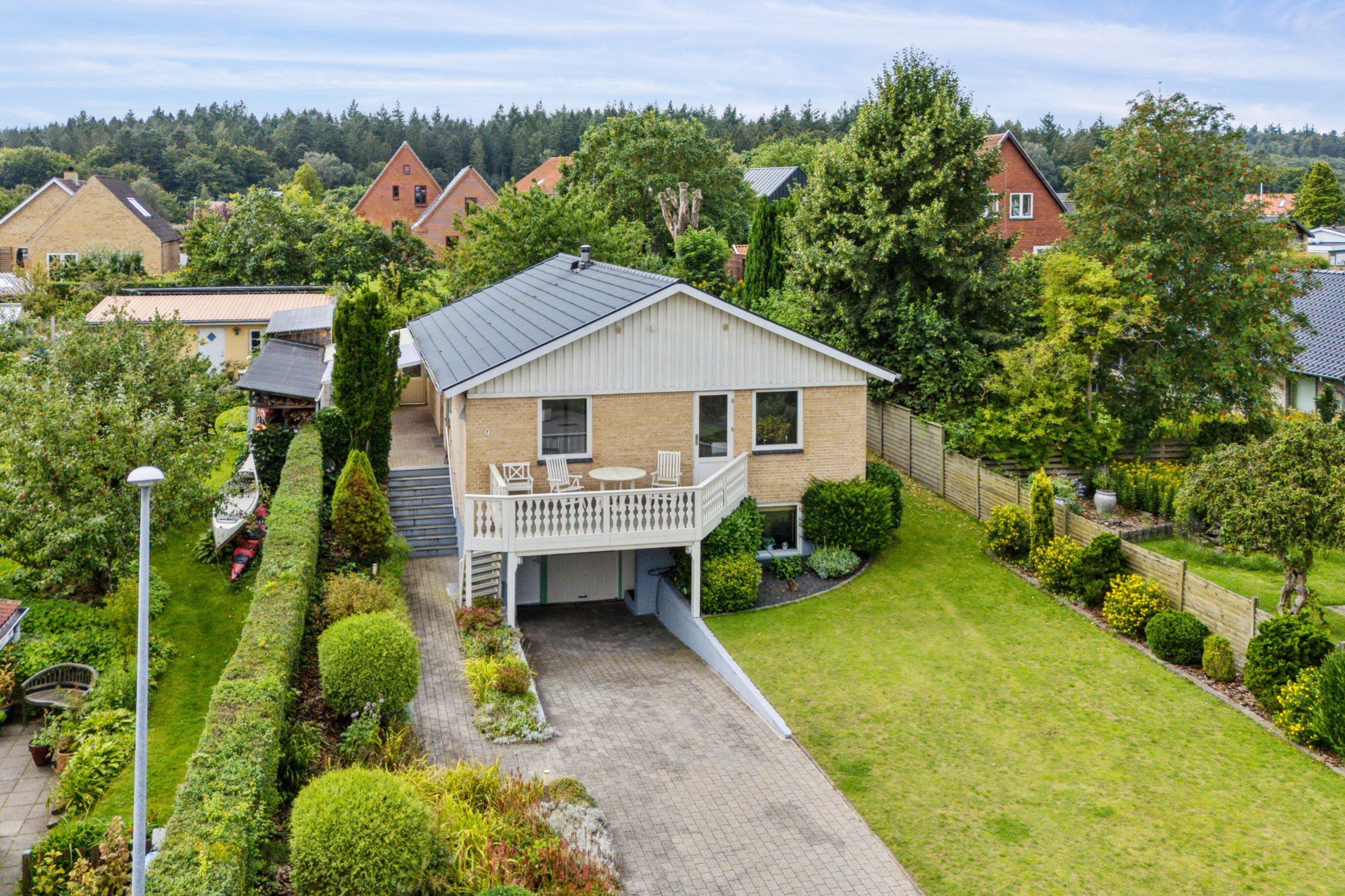 Dejlig villa med mange muligheder på ugeneret koteletgrund i Mariehøj