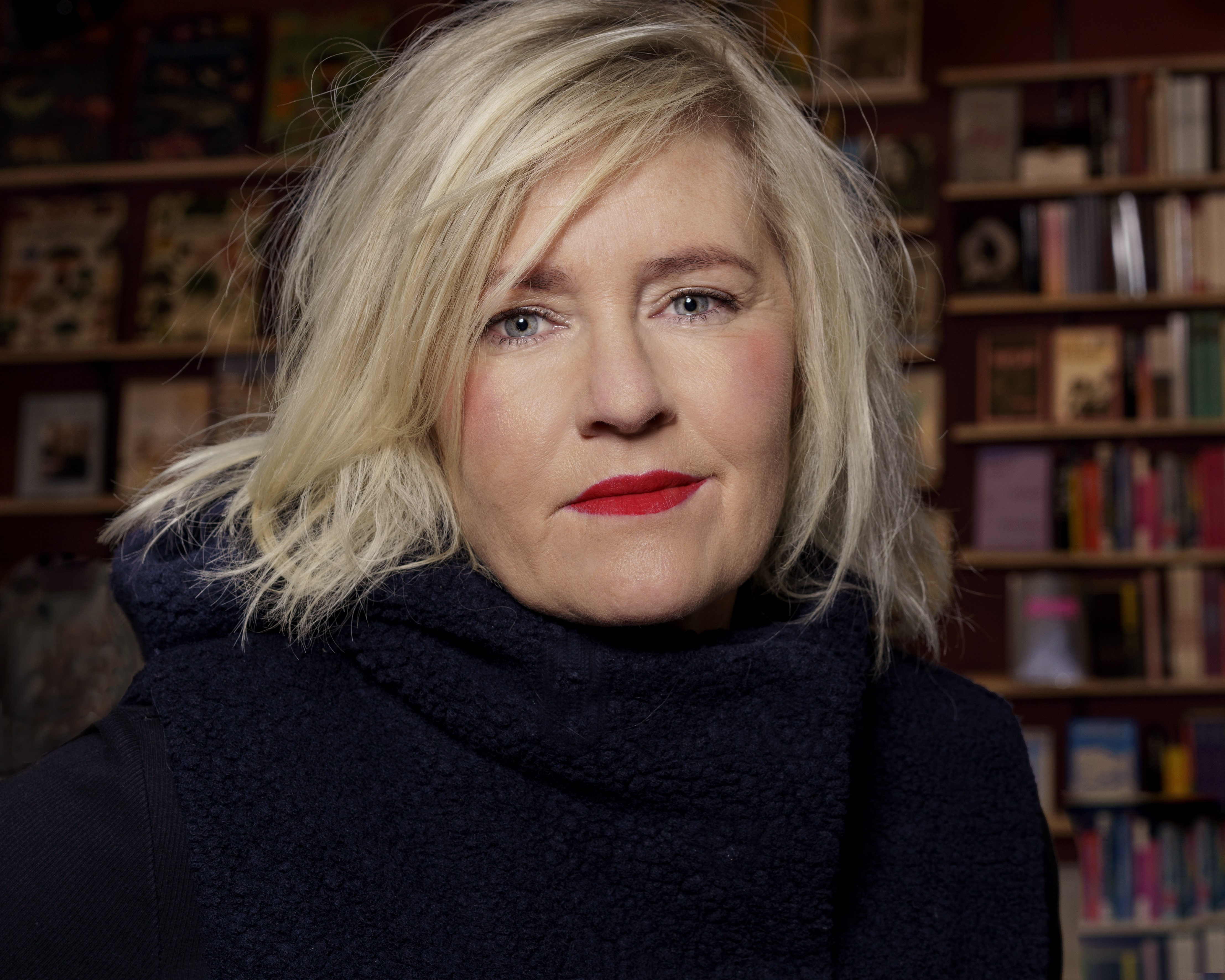 Stine Askov besøger Humlebæk Bibliotek for at diskutere 'Varme hænder'