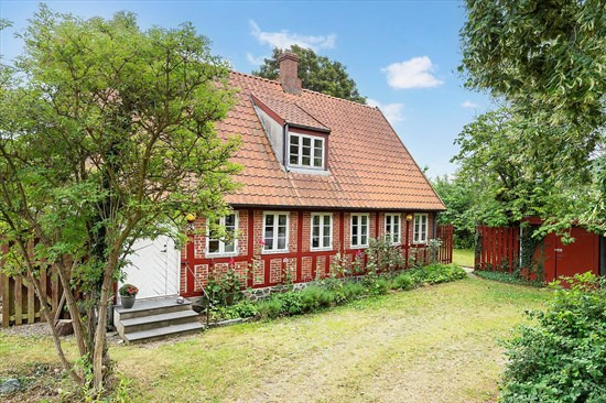 Mejlbyvej 24 og 1 anden boliger er kommet til salg denne uge i Egå - se boligerne her.