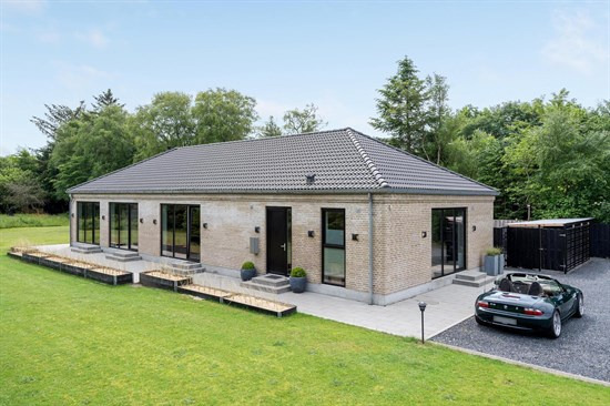 Top 6 over dyreste boliger til salg i Oksbøl. Priser op til 4.998.000 kr
