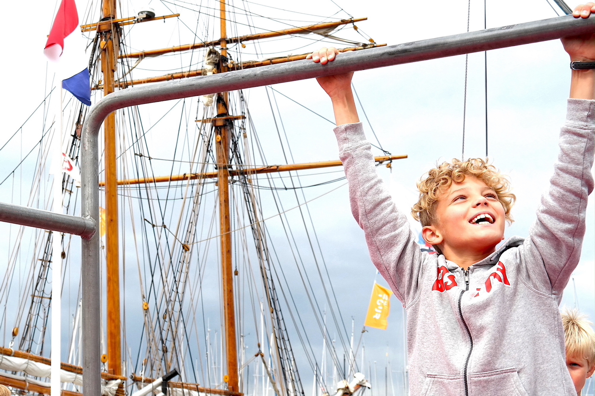 Legeskibet lægger til i Bogense søndag d. 18. juli