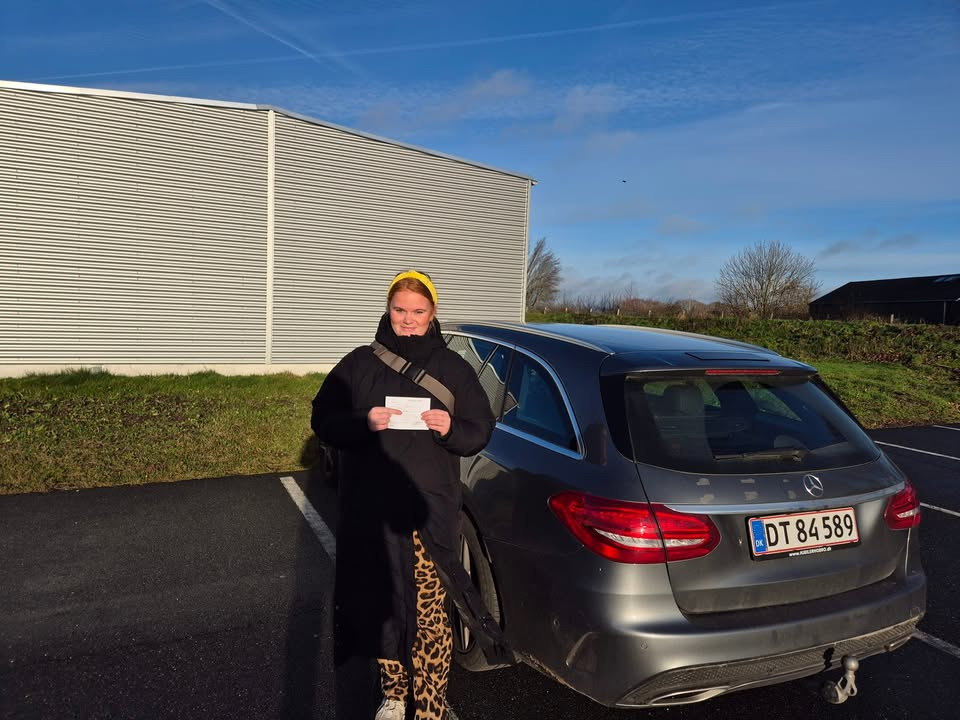 Nordbyens Køreskole v/ Bjarne M. Behrenthz ønsker tillykke til Malene Bruun Andersen med kørekortet i første forsøg