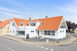 Til salg hos WESTERGAARD BOLIG: Spændende renoveret bolig med integreret erhverv