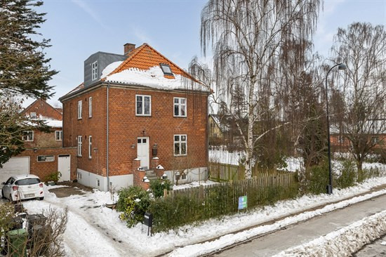 Vangedevej 123 og 2 andre boliger er kommet til salg denne uge i Gentofte - se boligerne her.