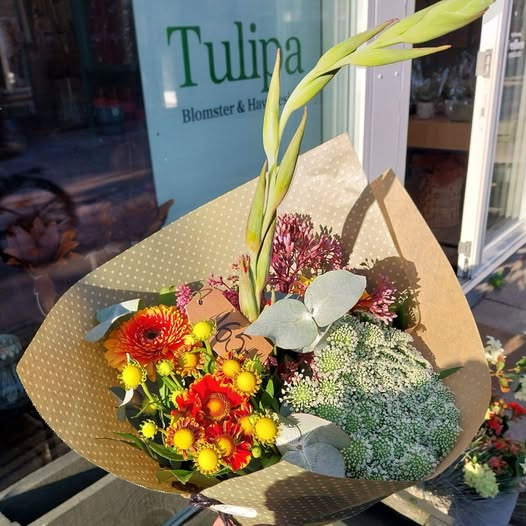 Tulipa Blomster & Havedesign har sensommerbuketter til 165 kr denne fredag