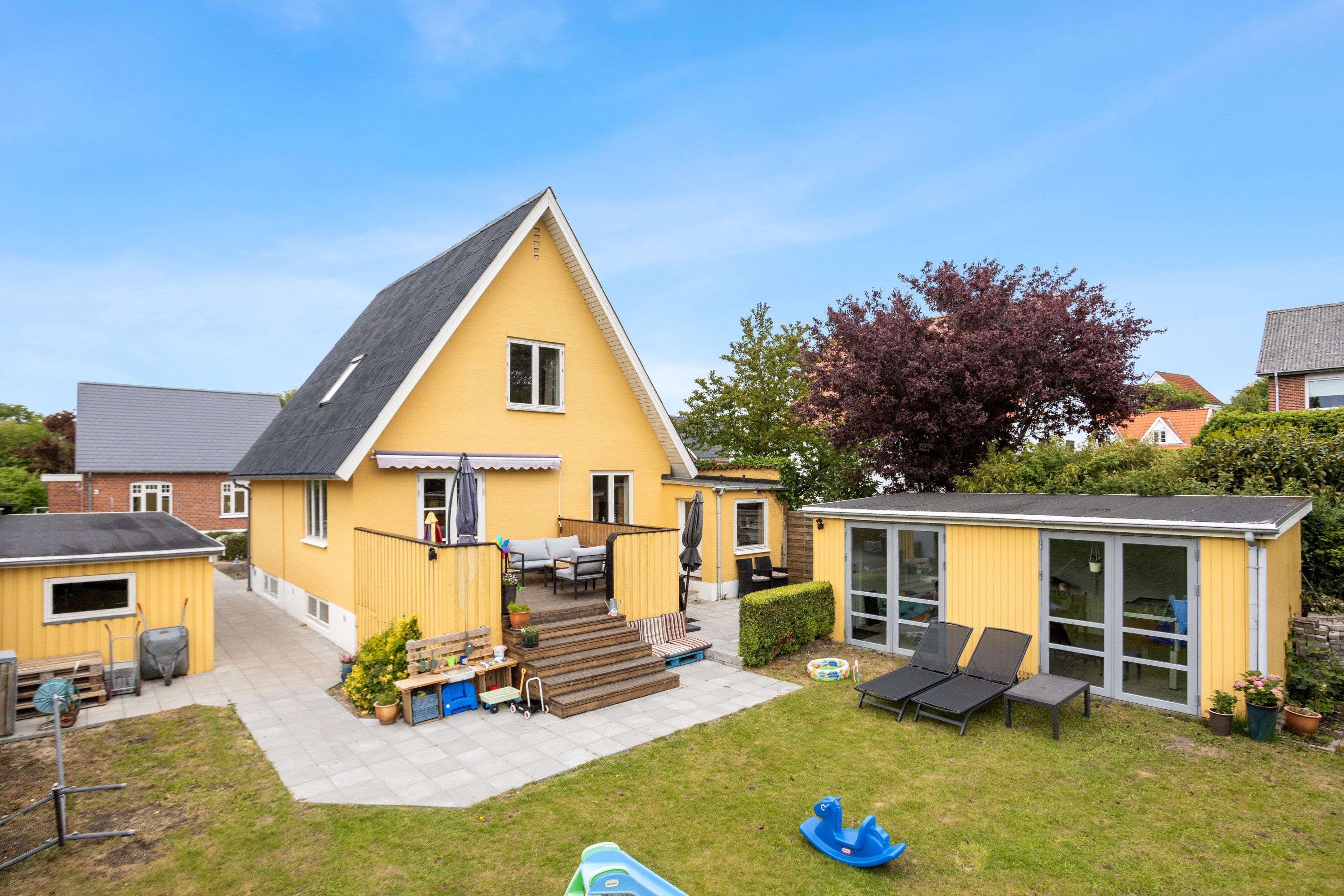 Indflytningsklar villa med charme og moderne komfort i Lindholm