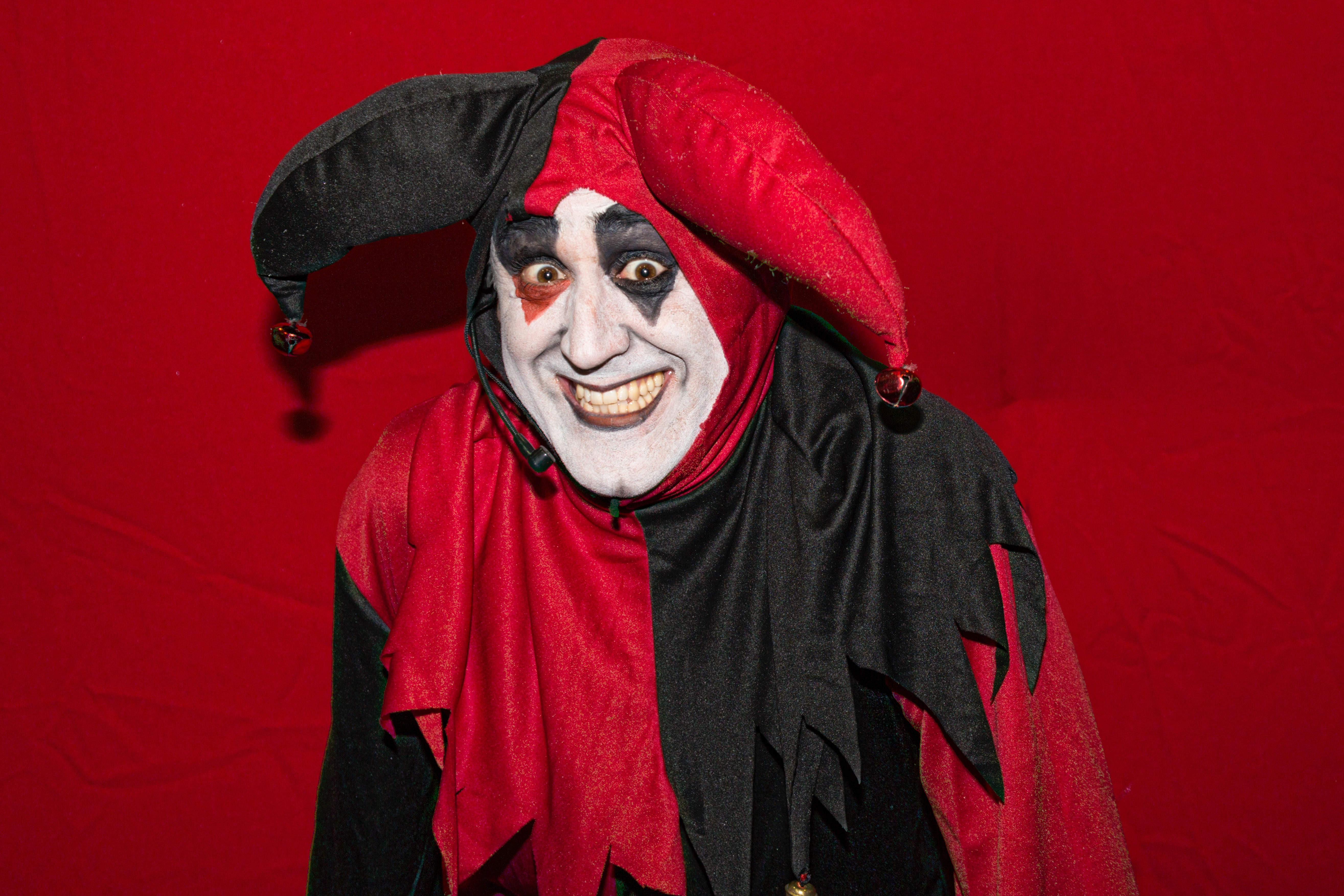 Magisk klovn optræder for de mindste