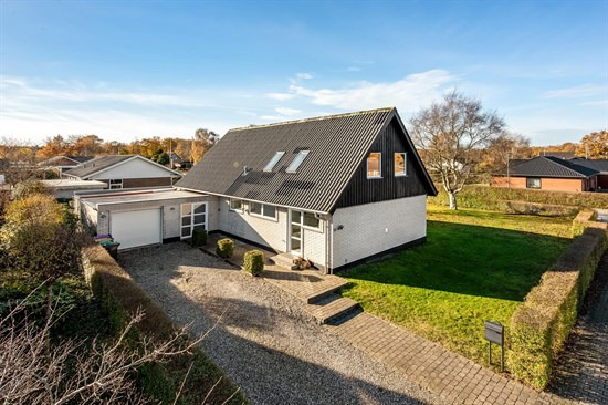 Munkeparken 25 og 1 anden boliger er kommet til salg denne uge i Løgumkloster - se boligerne her.