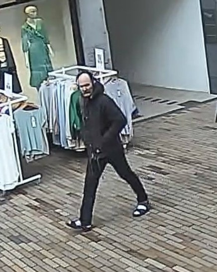 Mand efterlyses for verbale trusler i Silkeborg