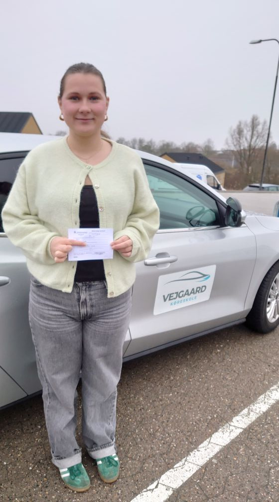 Vejgaard Køreskole v/Morten Rode ønsker Victoria tillykke med kørekortet