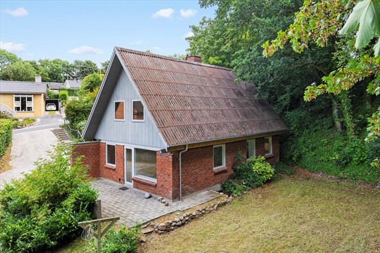 Resedavej 10A og 1 anden boliger er kommet til salg denne uge i Hadsten - se boligerne her.
