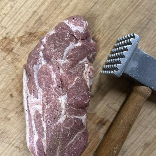 Den Hvide Hest Kolding introducerer torsdagstæsk med Duroc-schnitzel