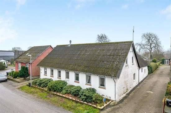 Ballevej 107 er til salg for kun 445.000 kr.: Se de billigste boliger til salg i Jelling her