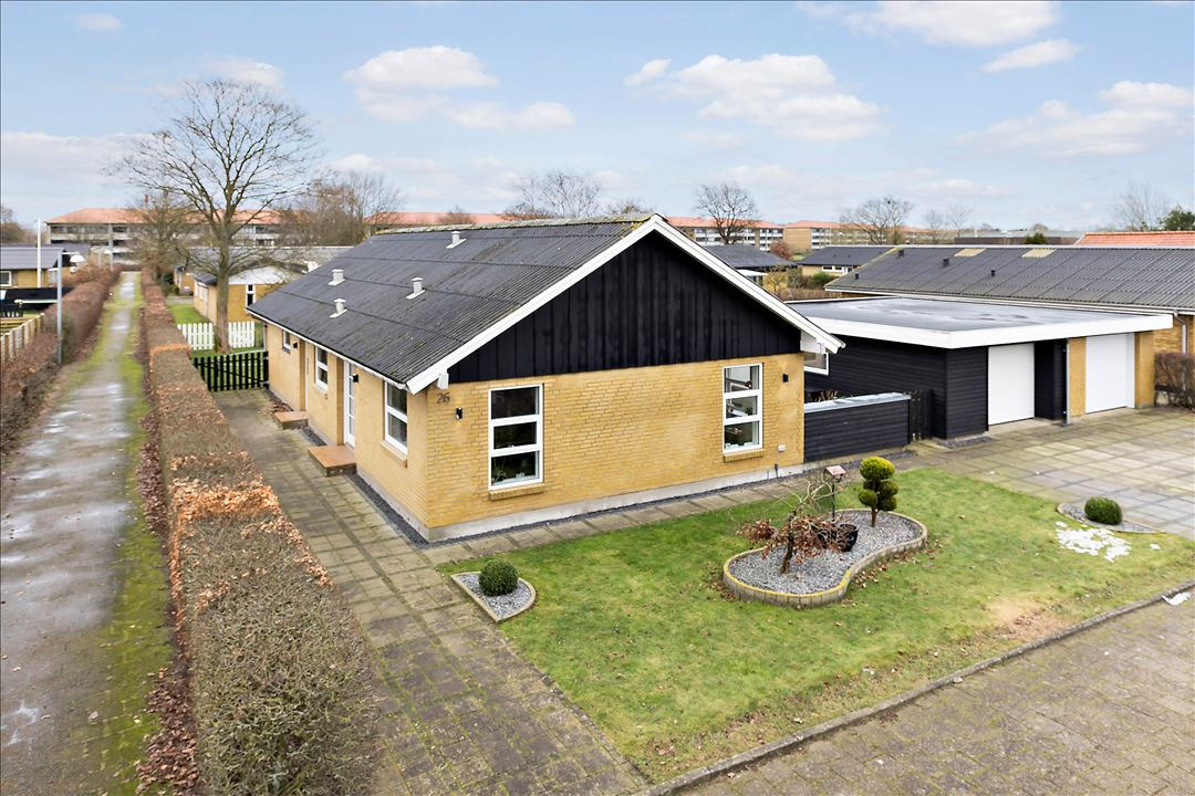 Indbydende og velholdt etplans villa i attraktivt kvarter - Husk vi fremviser alle ugens dage; efter aftale