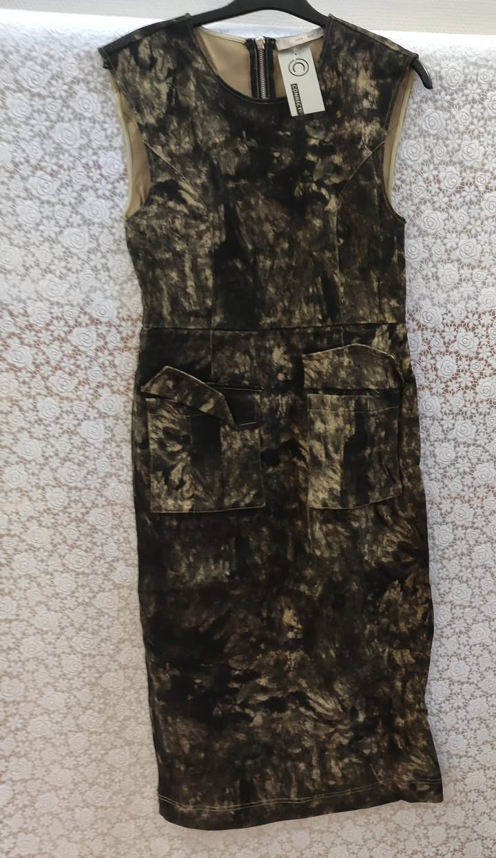 Stort udvalg af jule- og nytårskjoler til kun 150 kr hos Rie & Henrik's Tøjbiks v/Rie Olesen