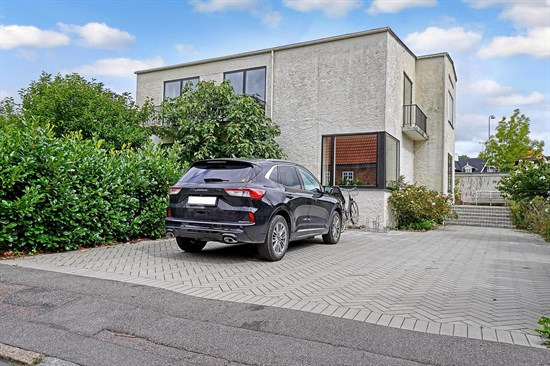 Parkvej 2 og 2 andre boliger er kommet til salg denne uge i Hillerød - se boligerne her.